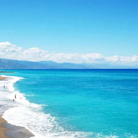 In Riva Al Mare Capo dʼOrlando